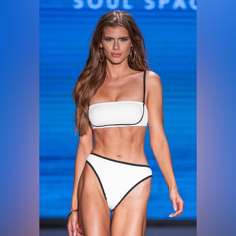 Cupshe White Bikini with Black Piping - Picture 8 of 9